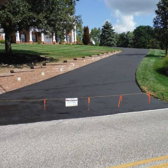 asphalt-residential-driveway-repair